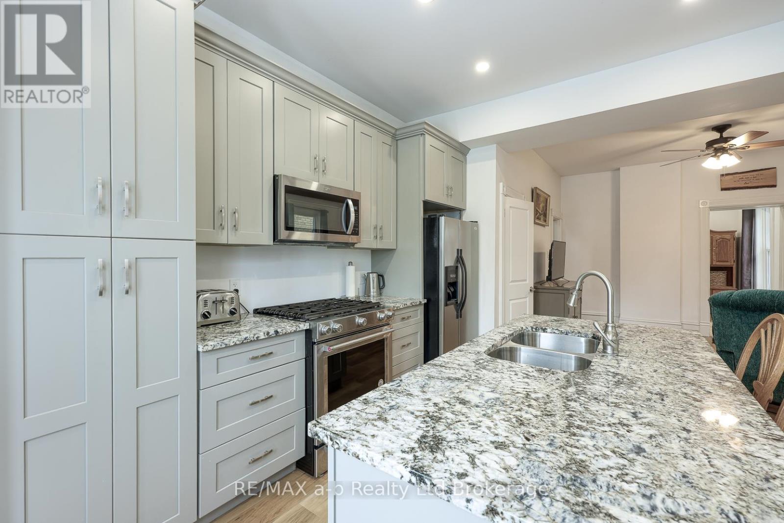 550 Mary Street, Woodstock (Woodstock - North), Ontario  N4S 4S9 - Photo 6 - X12817906