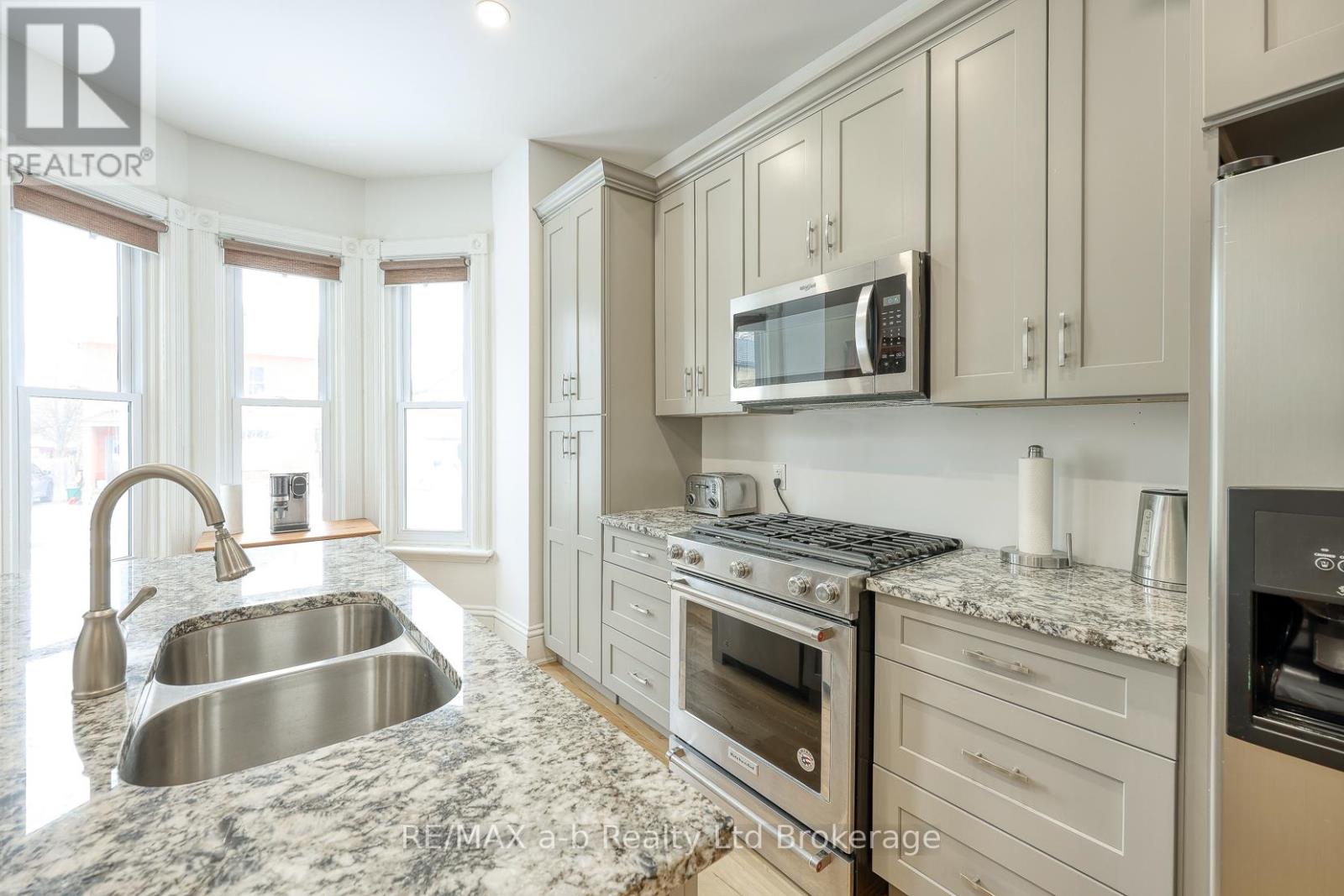 550 Mary Street, Woodstock (Woodstock - North), Ontario  N4S 4S9 - Photo 7 - X12817906