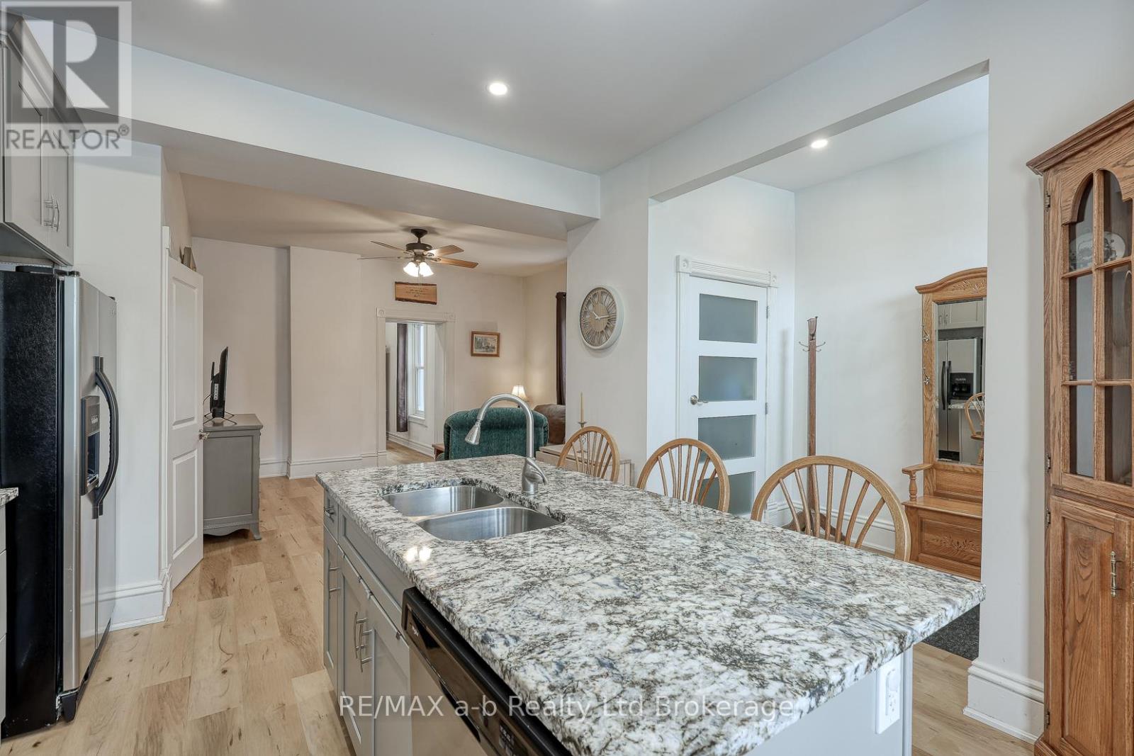 550 Mary Street, Woodstock (Woodstock - North), Ontario  N4S 4S9 - Photo 8 - X12817906