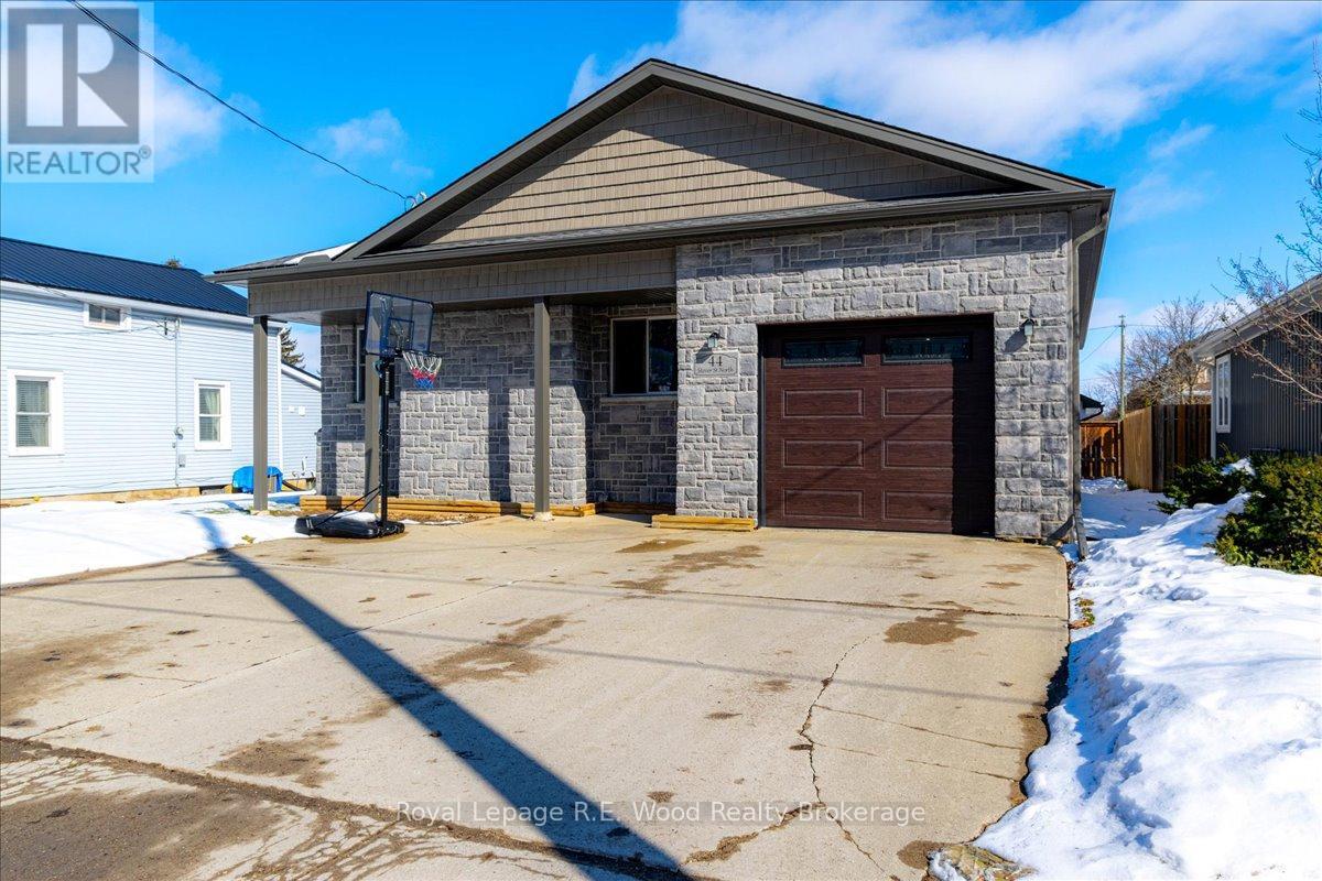 44 Stover Street N, Norwich (Norwich Town), Ontario  N0J 1P0 - Photo 3 - X12818274