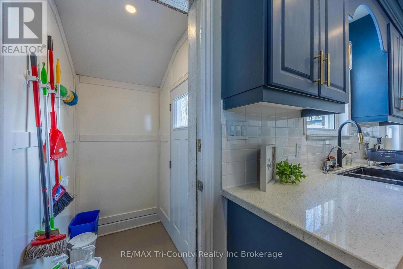 909 James Street, Norfolk (Delhi), Ontario  N4B 2E3 - Photo 19 - X12820060