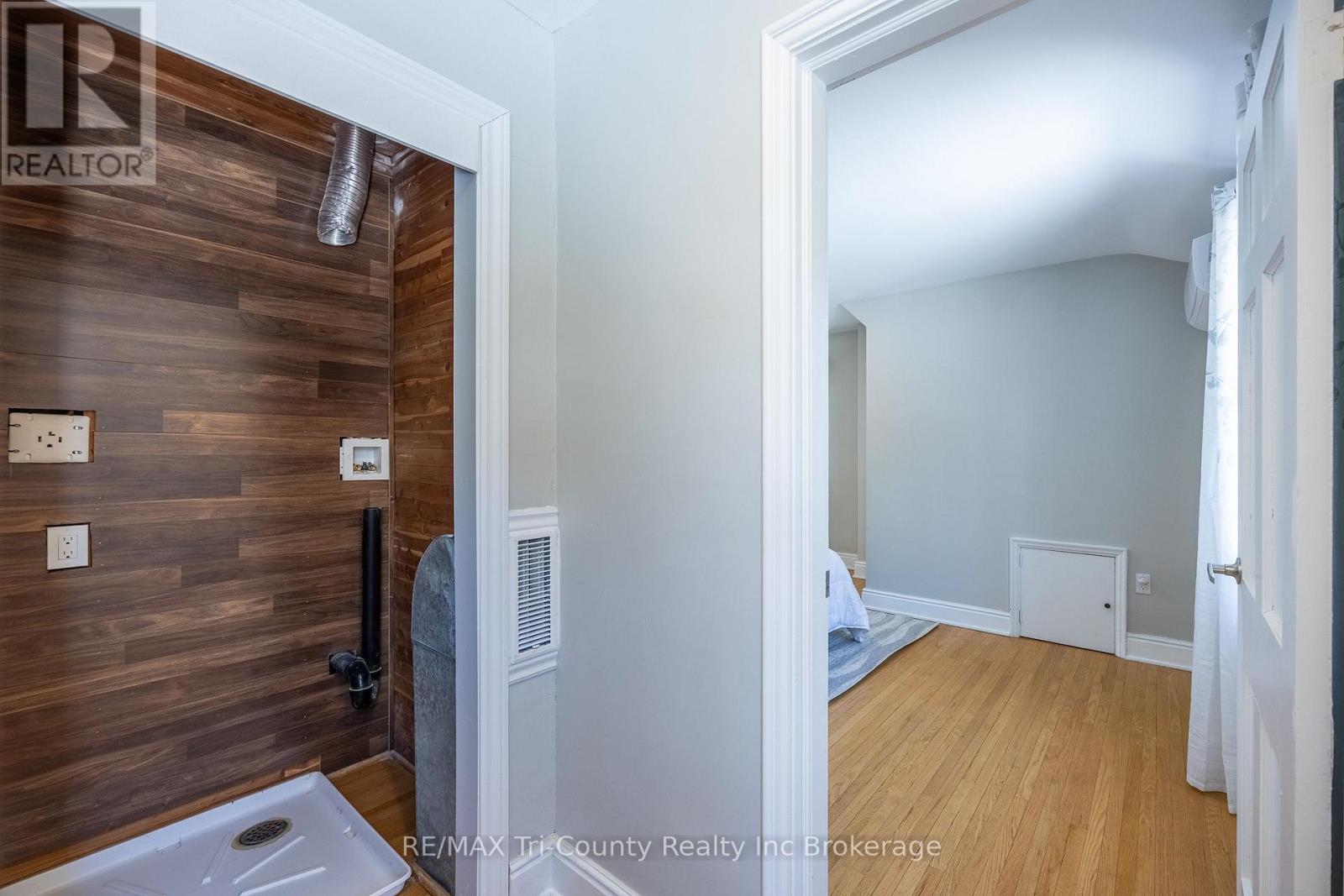 909 James Street, Norfolk (Delhi), Ontario  N4B 2E3 - Photo 24 - X12820060