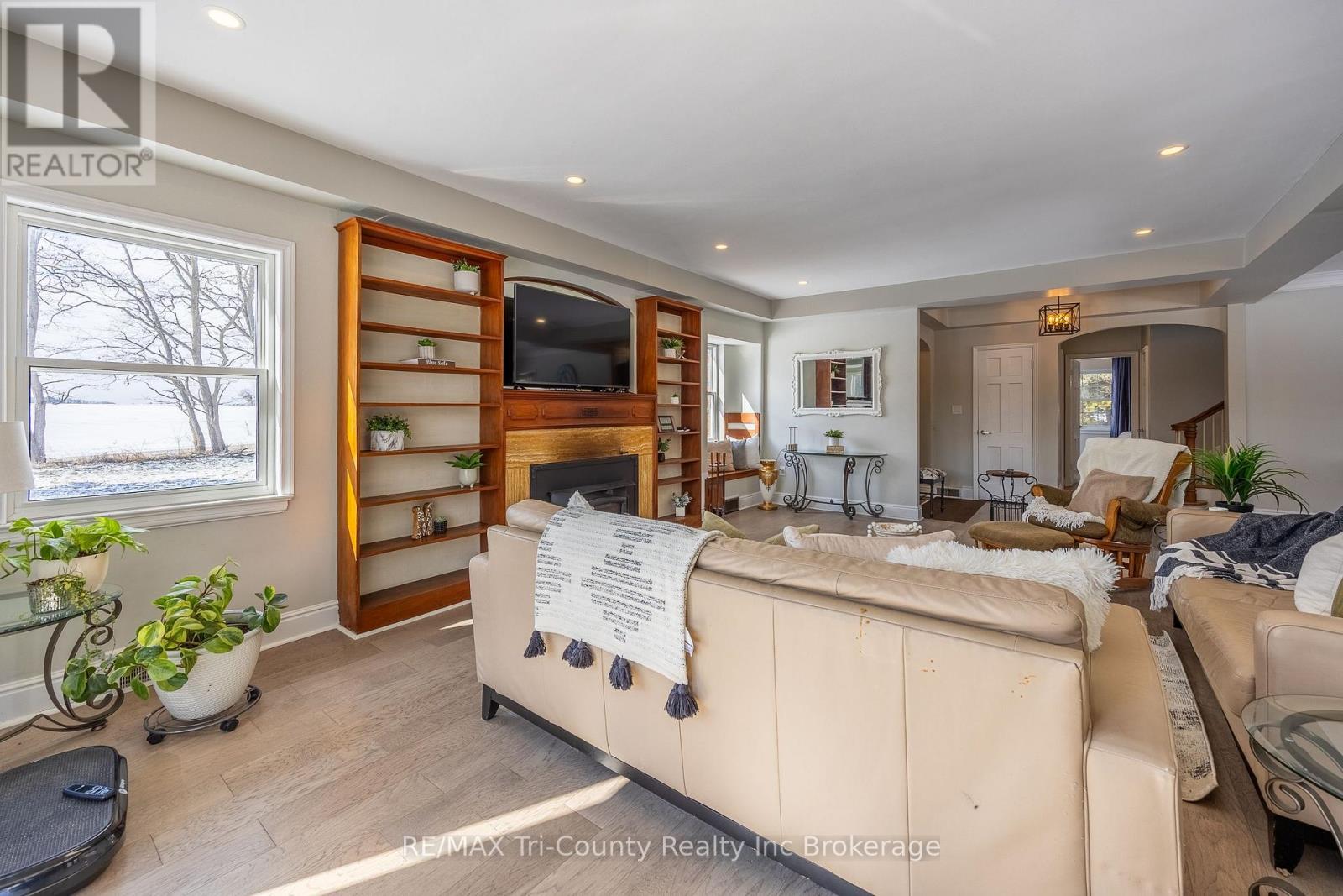 909 James Street, Norfolk (Delhi), Ontario  N4B 2E3 - Photo 6 - X12820060