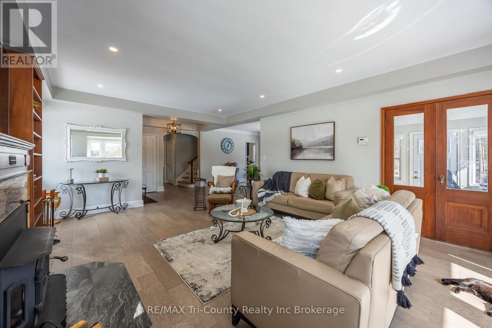 909 James Street, Norfolk (Delhi), Ontario  N4B 2E3 - Photo 7 - X12820060