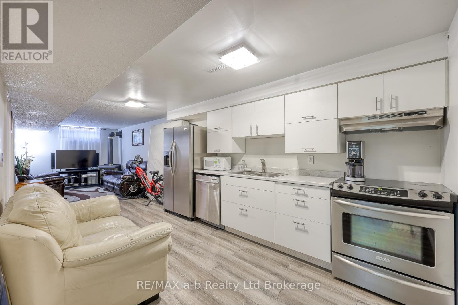 94 D'aubigny Road, Brantford, Ontario  N3T 6J4 - Photo 8 - X12825728