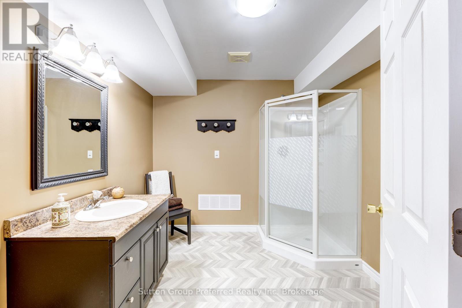 661 Southwood Way, Woodstock (Woodstock - South), Ontario  N4S 9A6 - Photo 30 - X12826116