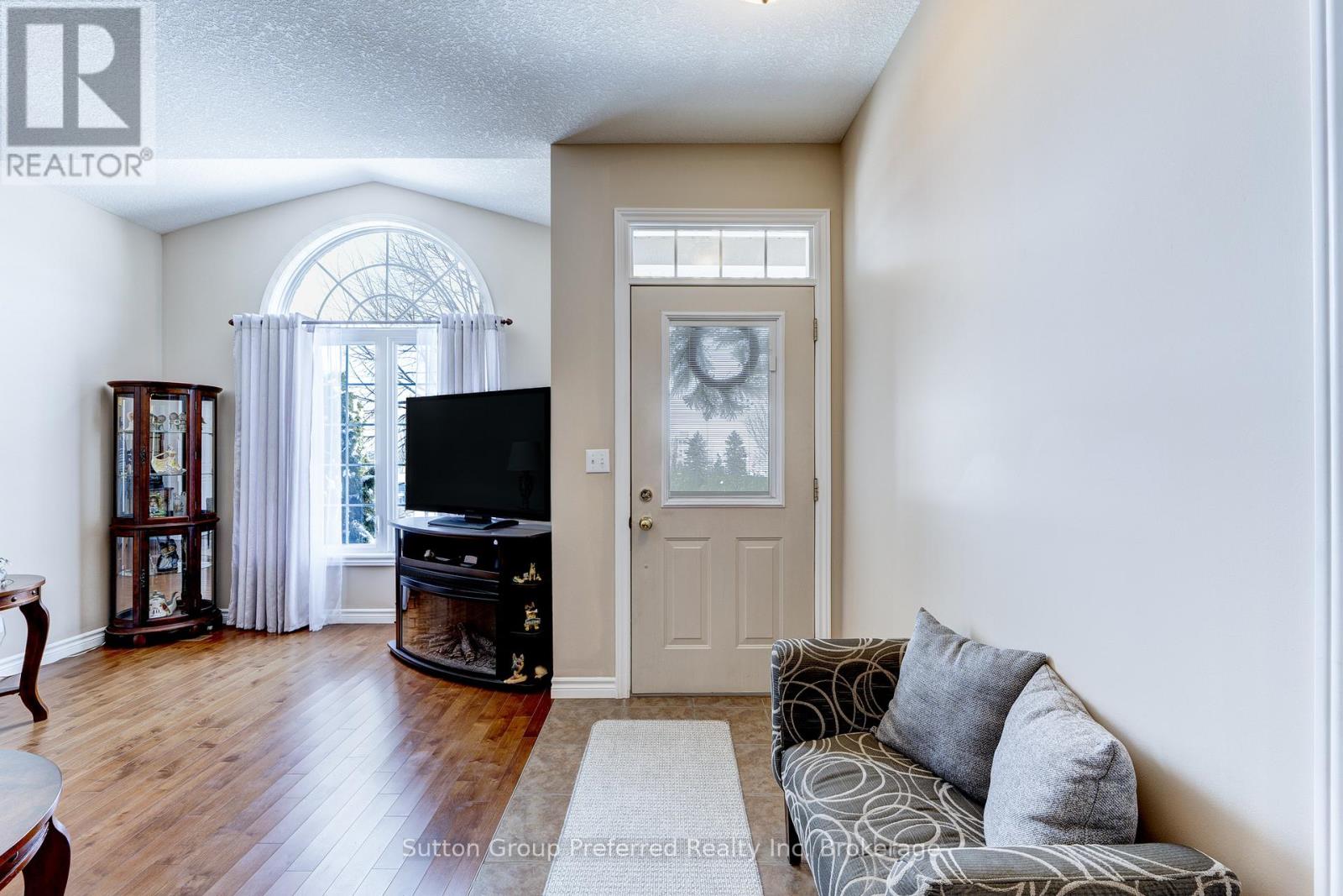 661 Southwood Way, Woodstock (Woodstock - South), Ontario  N4S 9A6 - Photo 4 - X12826116