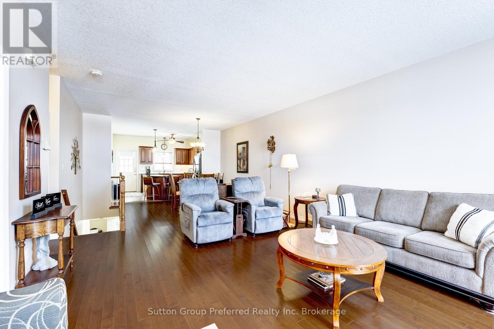 661 Southwood Way, Woodstock (Woodstock - South), Ontario  N4S 9A6 - Photo 6 - X12826116