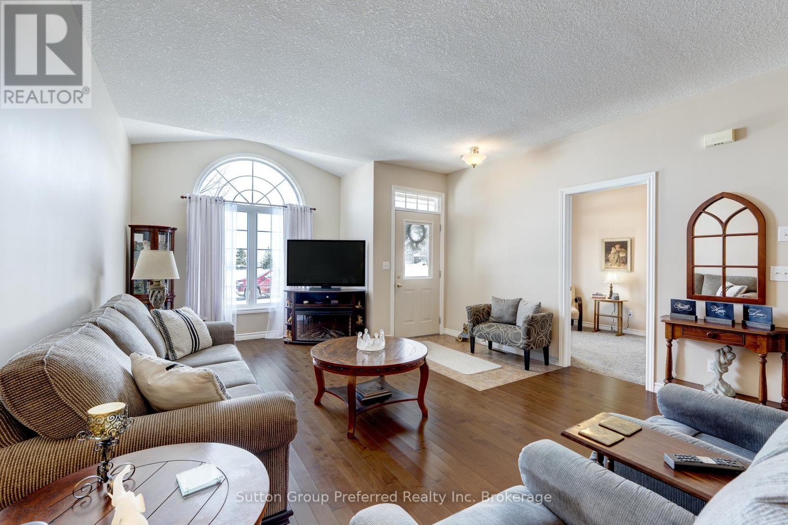 661 Southwood Way, Woodstock (Woodstock - South), Ontario  N4S 9A6 - Photo 9 - X12826116