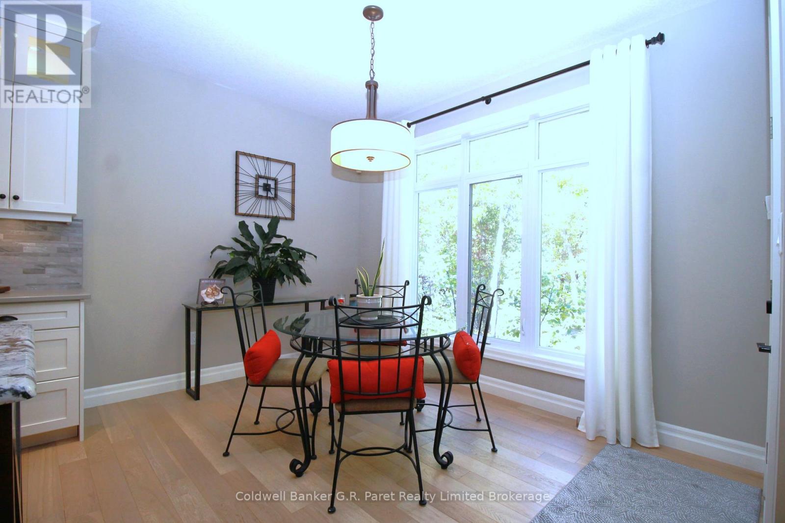 10151 Pinery Bluffs Road, Lambton Shores (Grand Bend), Ontario  N0M 1T0 - Photo 15 - X12826354