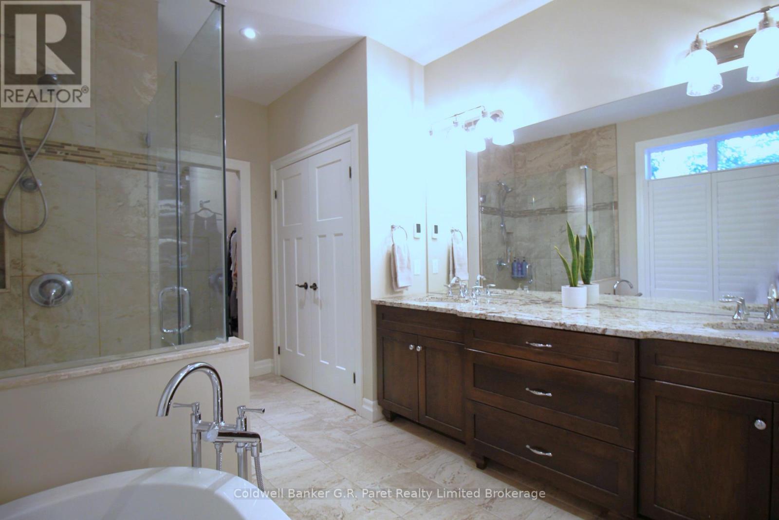 10151 Pinery Bluffs Road, Lambton Shores (Grand Bend), Ontario  N0M 1T0 - Photo 22 - X12826354