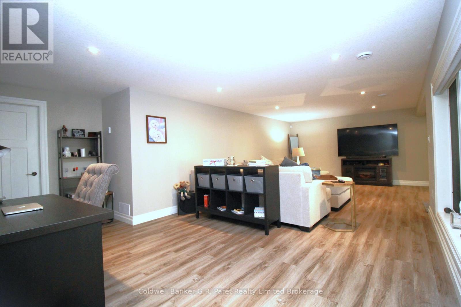 10151 Pinery Bluffs Road, Lambton Shores (Grand Bend), Ontario  N0M 1T0 - Photo 25 - X12826354