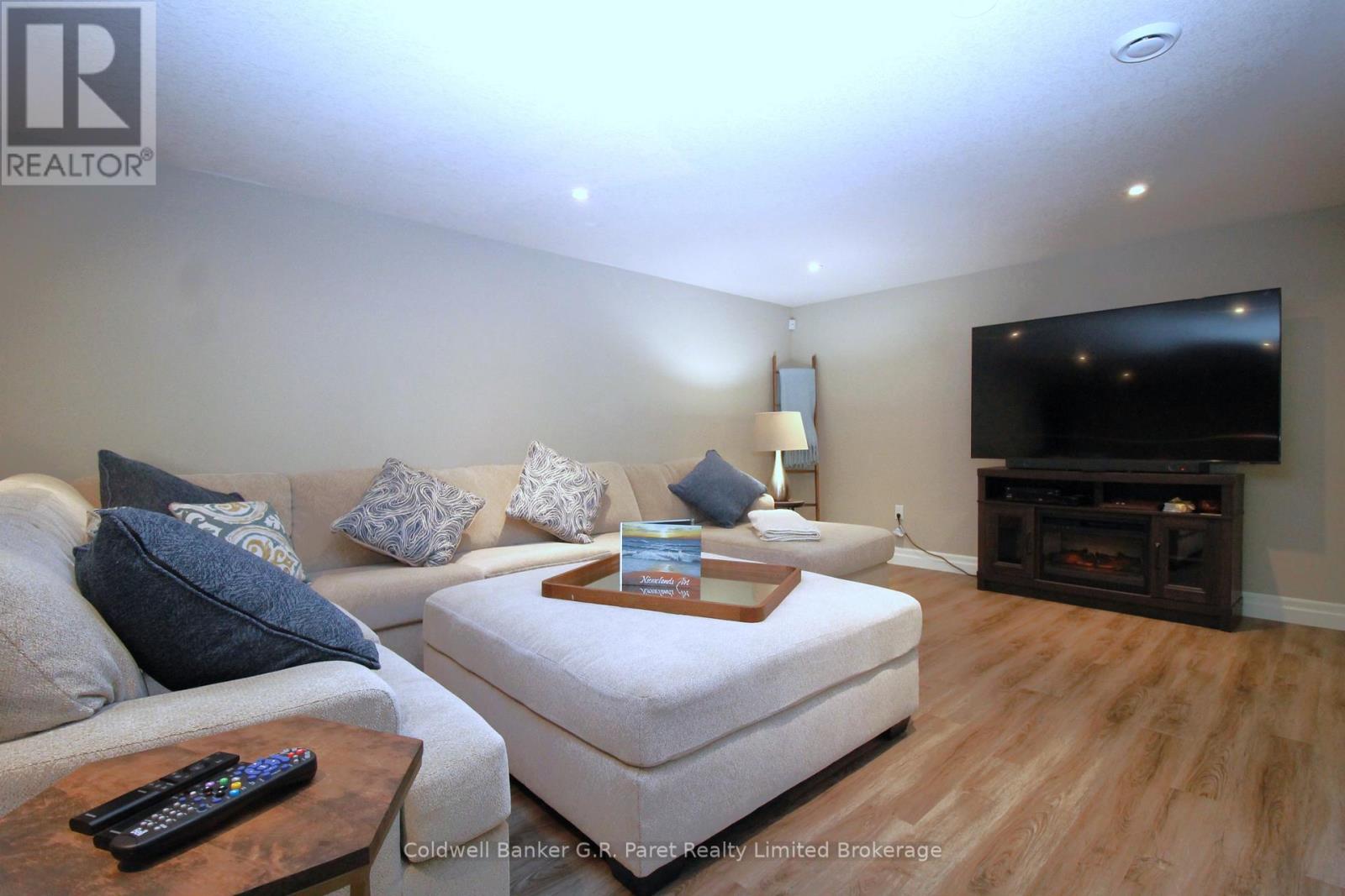 10151 Pinery Bluffs Road, Lambton Shores (Grand Bend), Ontario  N0M 1T0 - Photo 26 - X12826354