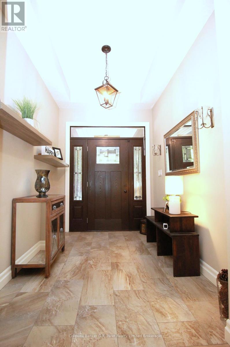 10151 Pinery Bluffs Road, Lambton Shores (Grand Bend), Ontario  N0M 1T0 - Photo 5 - X12826354