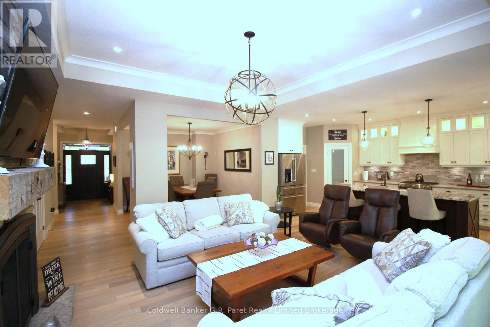 10151 Pinery Bluffs Road, Lambton Shores (Grand Bend), Ontario  N0M 1T0 - Photo 6 - X12826354