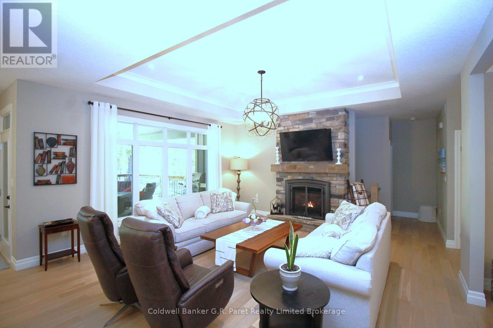 10151 Pinery Bluffs Road, Lambton Shores (Grand Bend), Ontario  N0M 1T0 - Photo 9 - X12826354