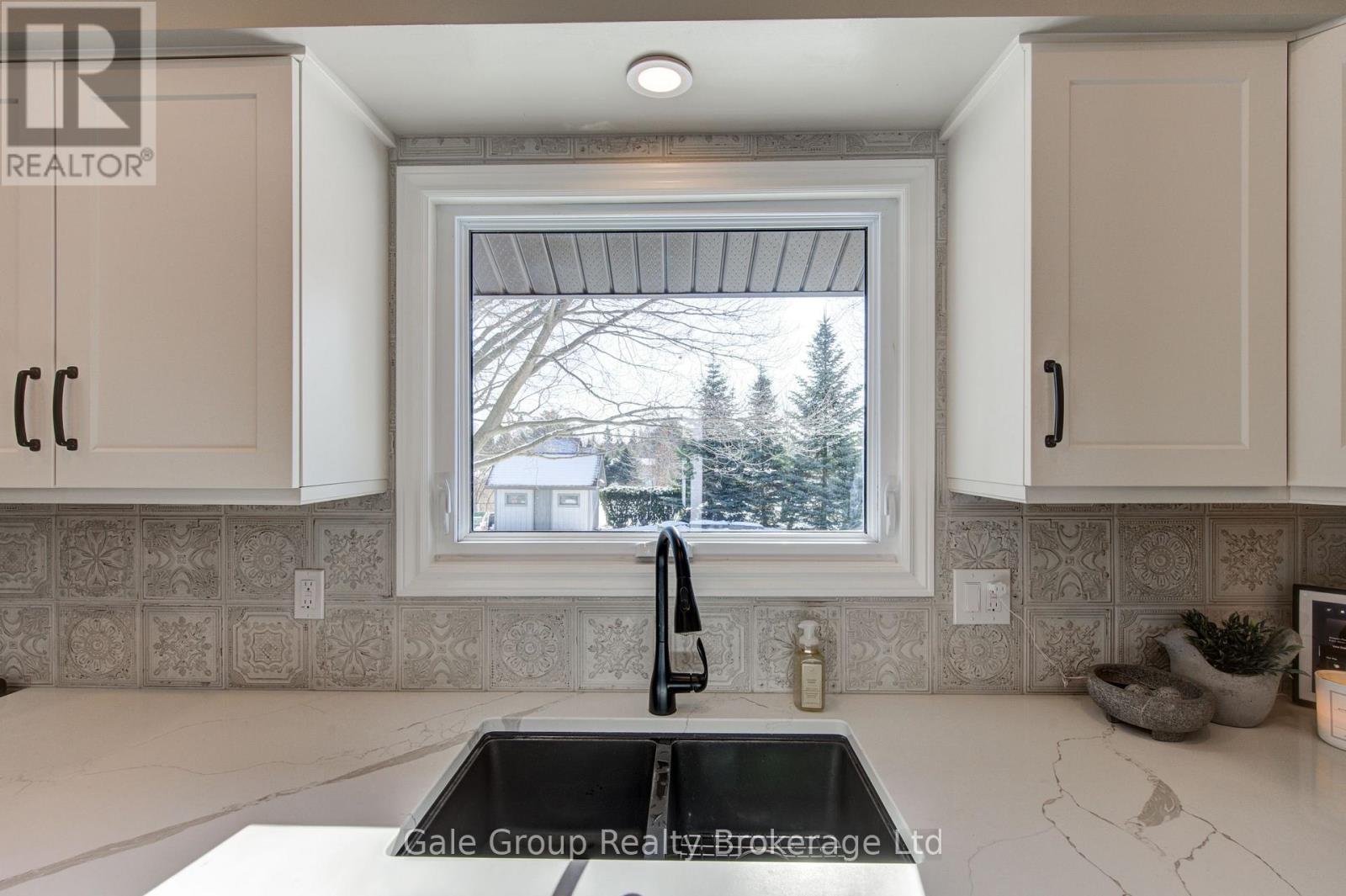 11 Robin Street S, South-West Oxford (Sweaburg), Ontario  N4S 7V6 - Photo 10 - X12826678