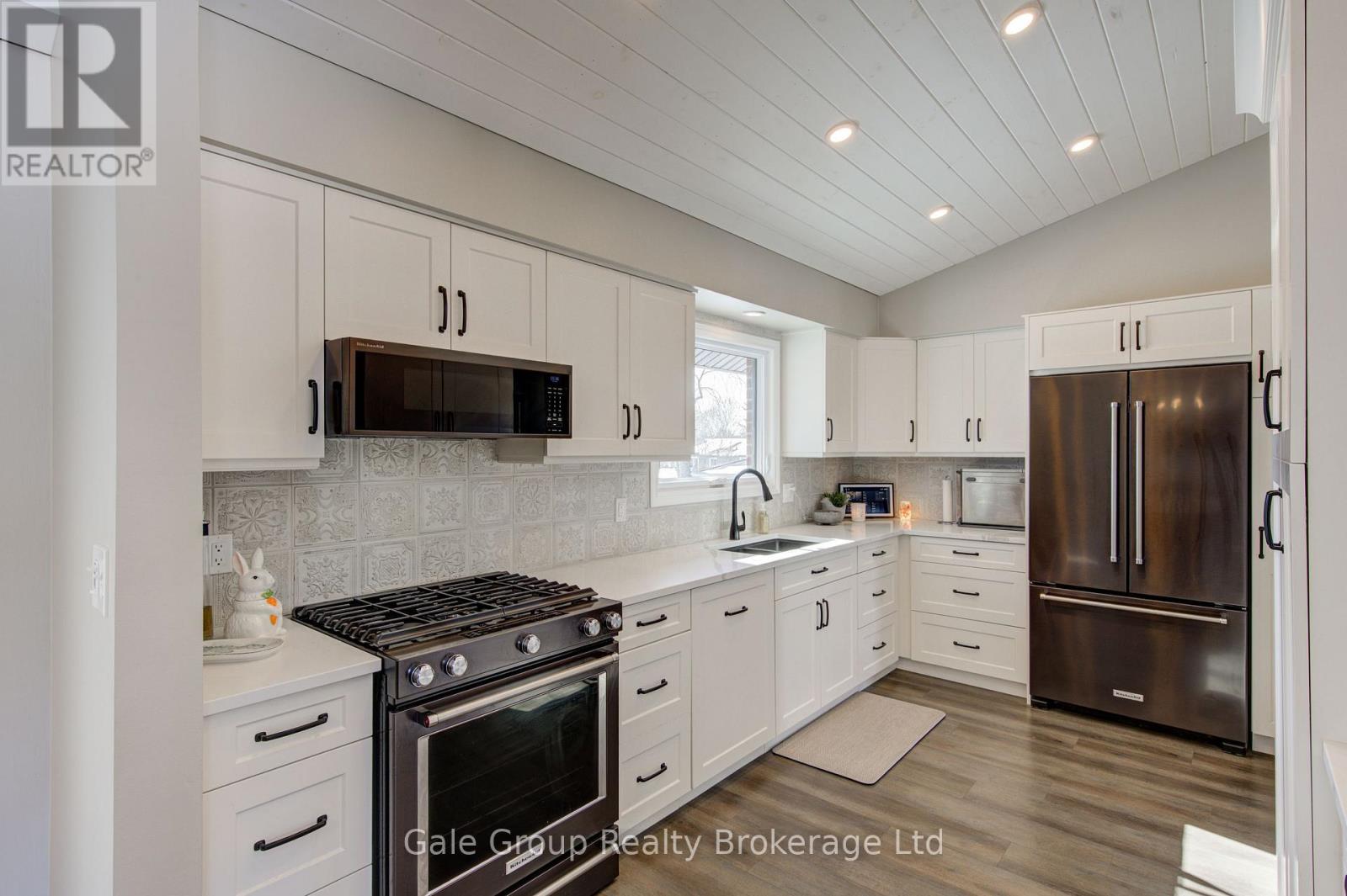 11 Robin Street S, South-West Oxford (Sweaburg), Ontario  N4S 7V6 - Photo 11 - X12826678