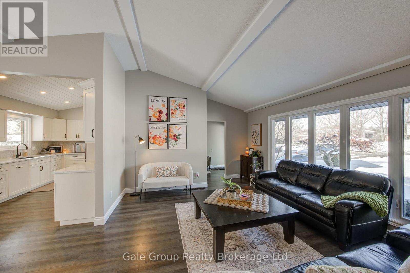 11 Robin Street S, South-West Oxford (Sweaburg), Ontario  N4S 7V6 - Photo 5 - X12826678