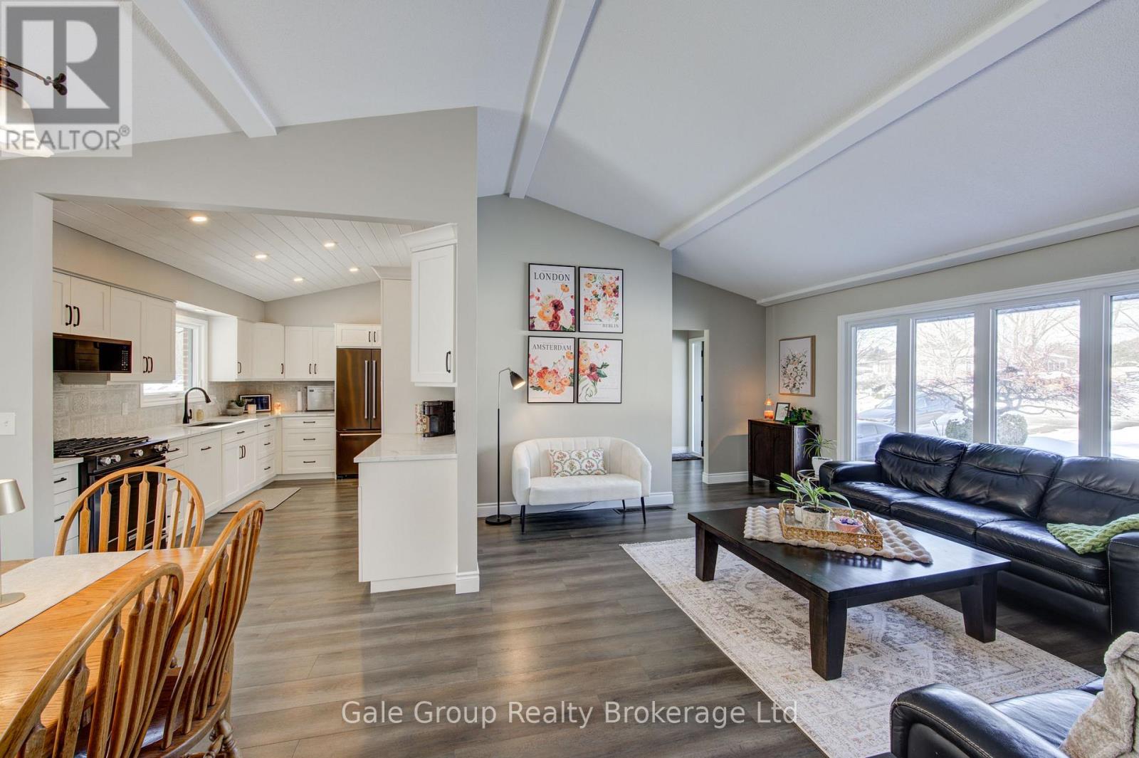 11 Robin Street S, South-West Oxford (Sweaburg), Ontario  N4S 7V6 - Photo 6 - X12826678