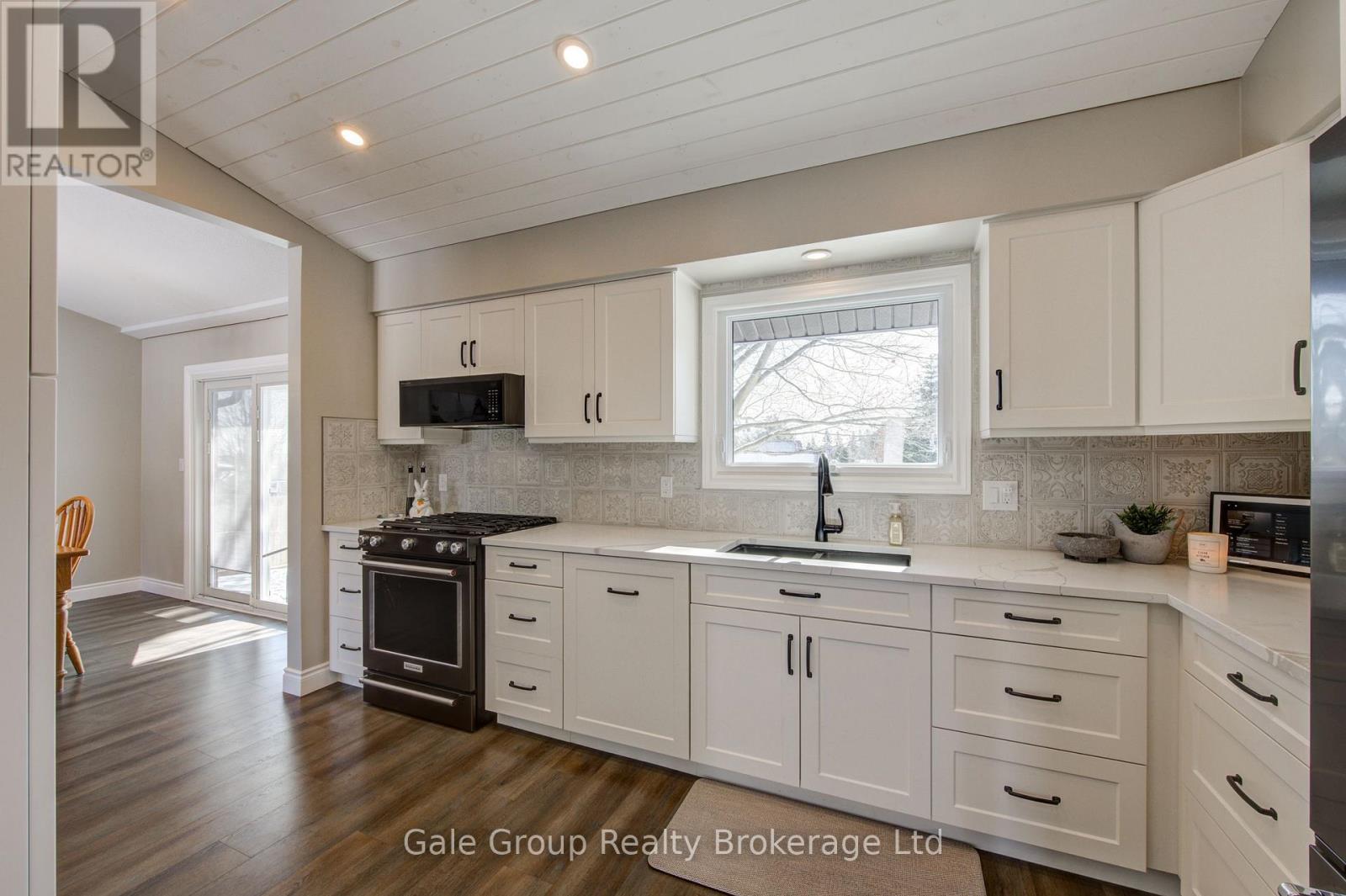 11 Robin Street S, South-West Oxford (Sweaburg), Ontario  N4S 7V6 - Photo 8 - X12826678