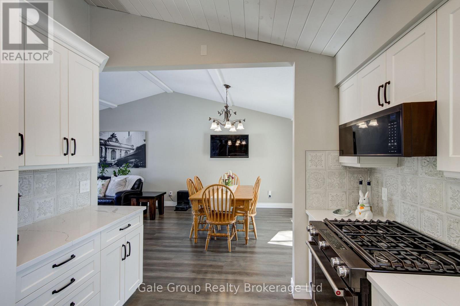 11 Robin Street S, South-West Oxford (Sweaburg), Ontario  N4S 7V6 - Photo 9 - X12826678