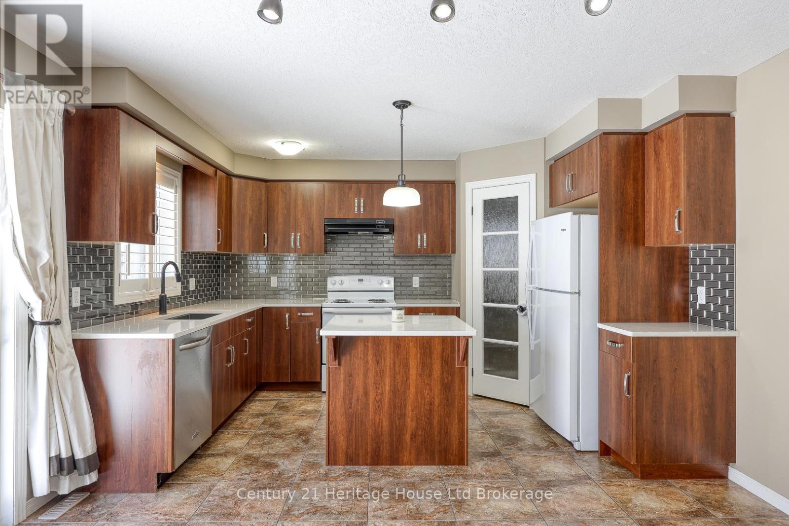 427 Champlain Avenue, Woodstock (Woodstock - South), Ontario  N4V 0B3 - Photo 11 - X12827446