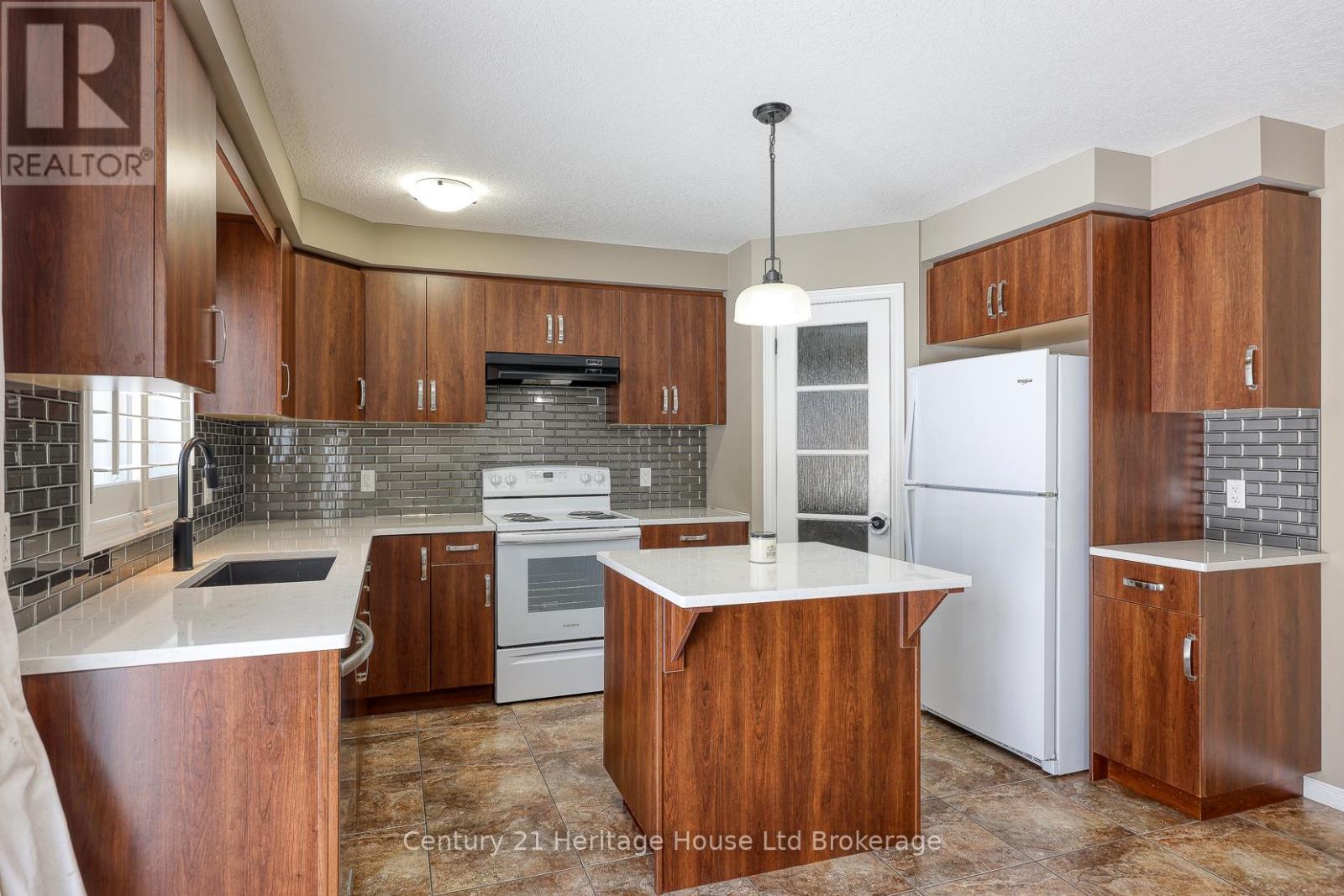 427 Champlain Avenue, Woodstock (Woodstock - South), Ontario  N4V 0B3 - Photo 12 - X12827446