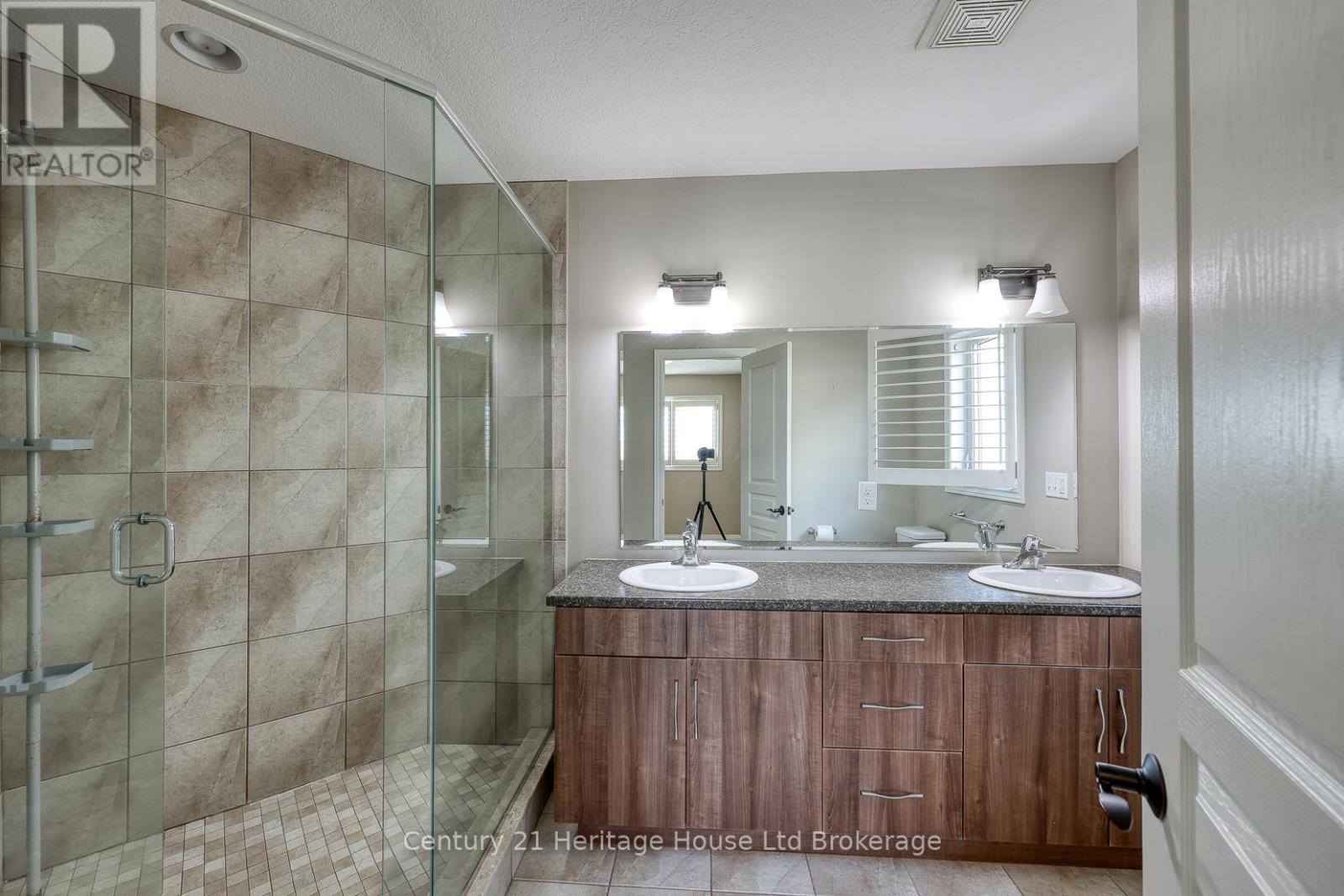 427 Champlain Avenue, Woodstock (Woodstock - South), Ontario  N4V 0B3 - Photo 25 - X12827446