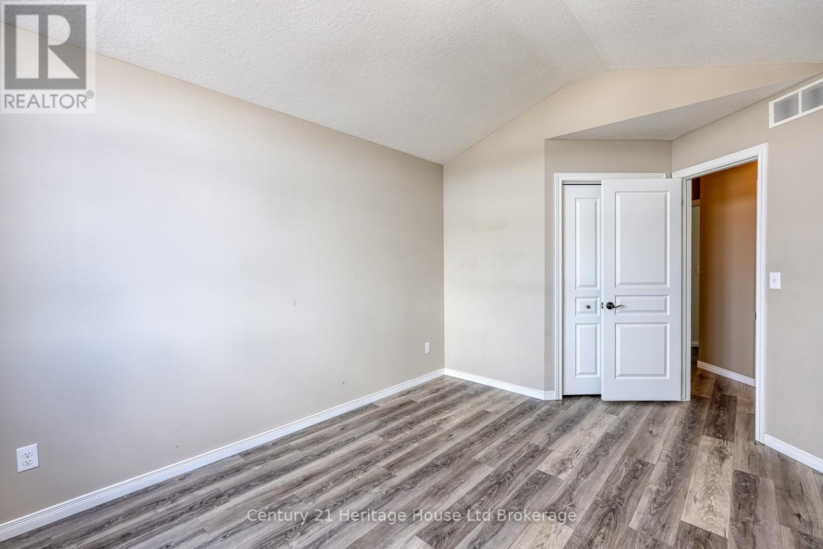 427 Champlain Avenue, Woodstock (Woodstock - South), Ontario  N4V 0B3 - Photo 33 - X12827446