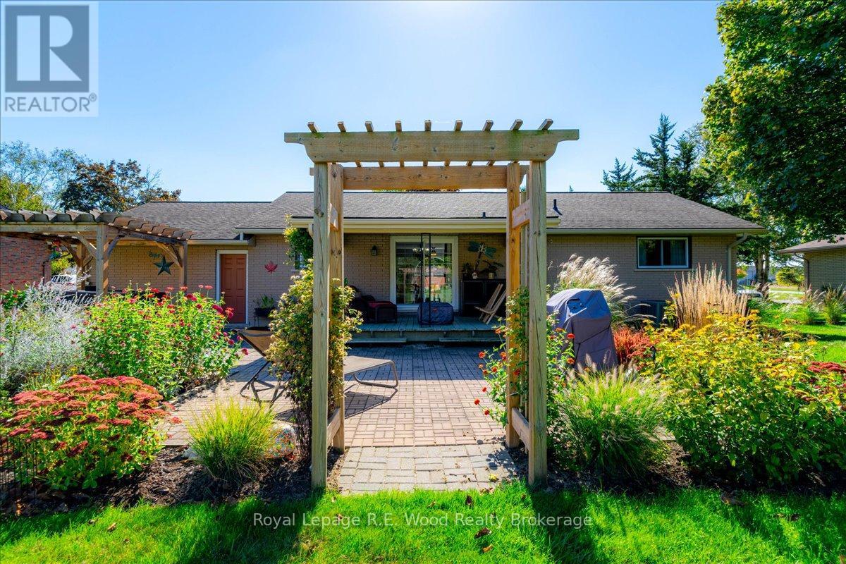 49 Dereham Drive, Tillsonburg, Ontario  N4G 2B1 - Photo 8 - X12830792