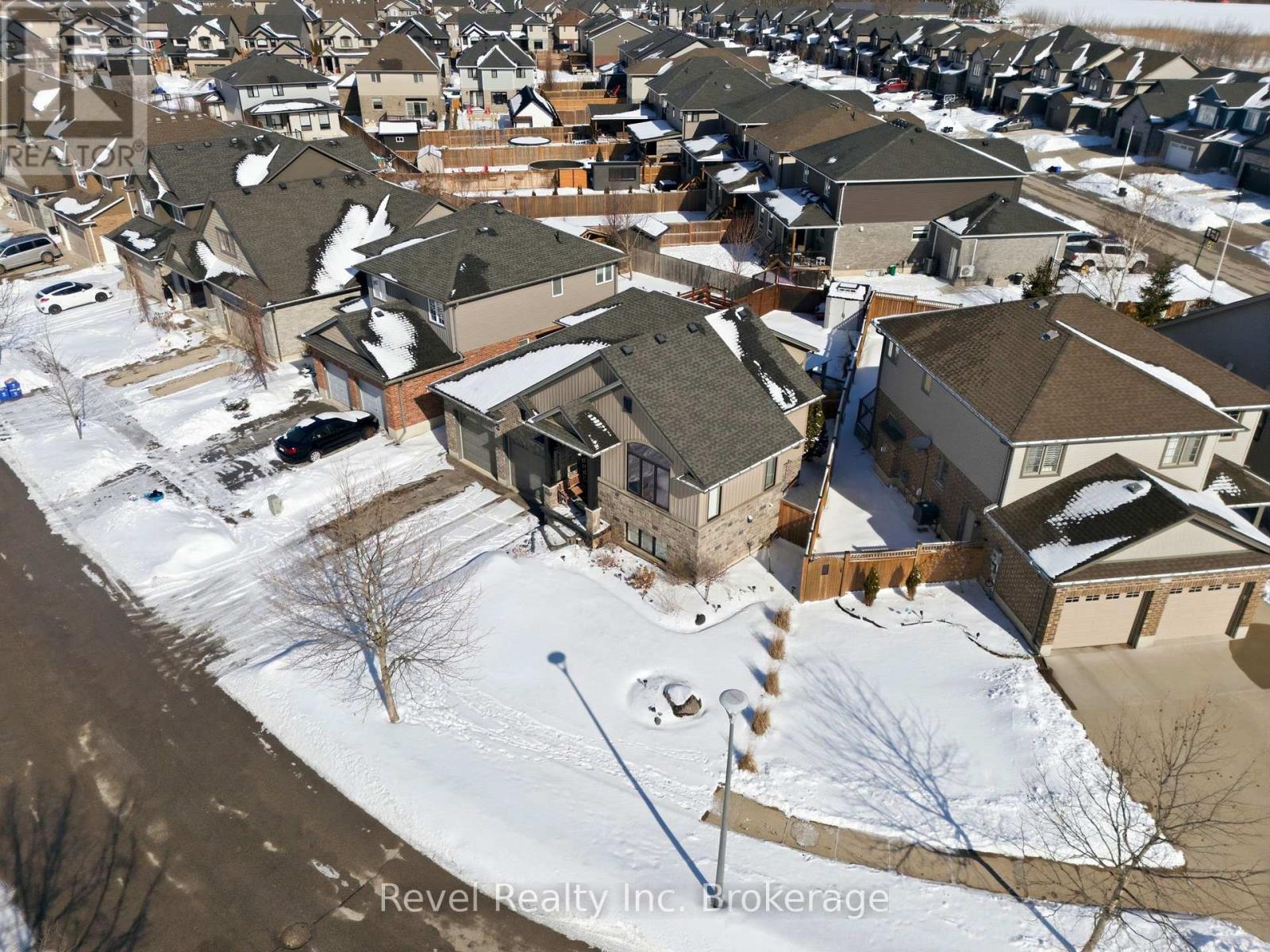 624 Halifax Road, Woodstock (Woodstock - North), Ontario  N4T 0E8 - Photo 2 - X12832312