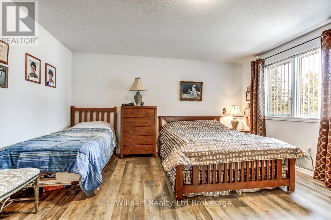 42 Seaton Crescent, Tillsonburg, Ontario  N4G 0J8 - Photo 12 - X12834224