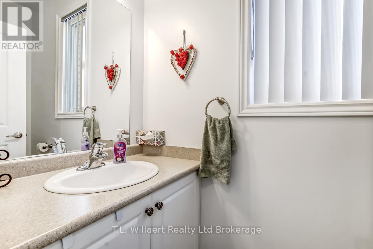 42 Seaton Crescent, Tillsonburg, Ontario  N4G 0J8 - Photo 4 - X12834224