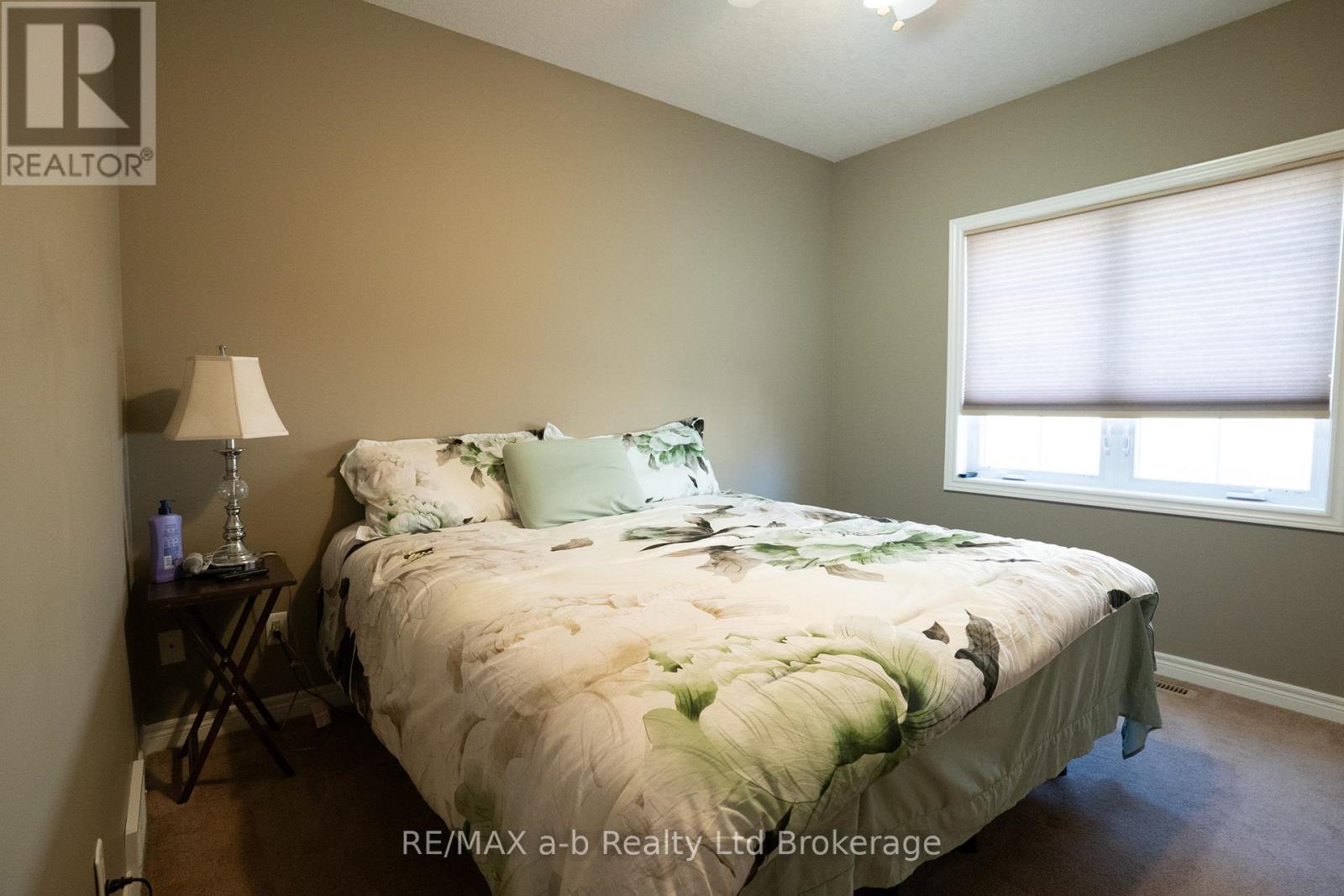 7 Irving Drive, Norwich (Norwich Town), Ontario  N0J 1P0 - Photo 12 - X12835670