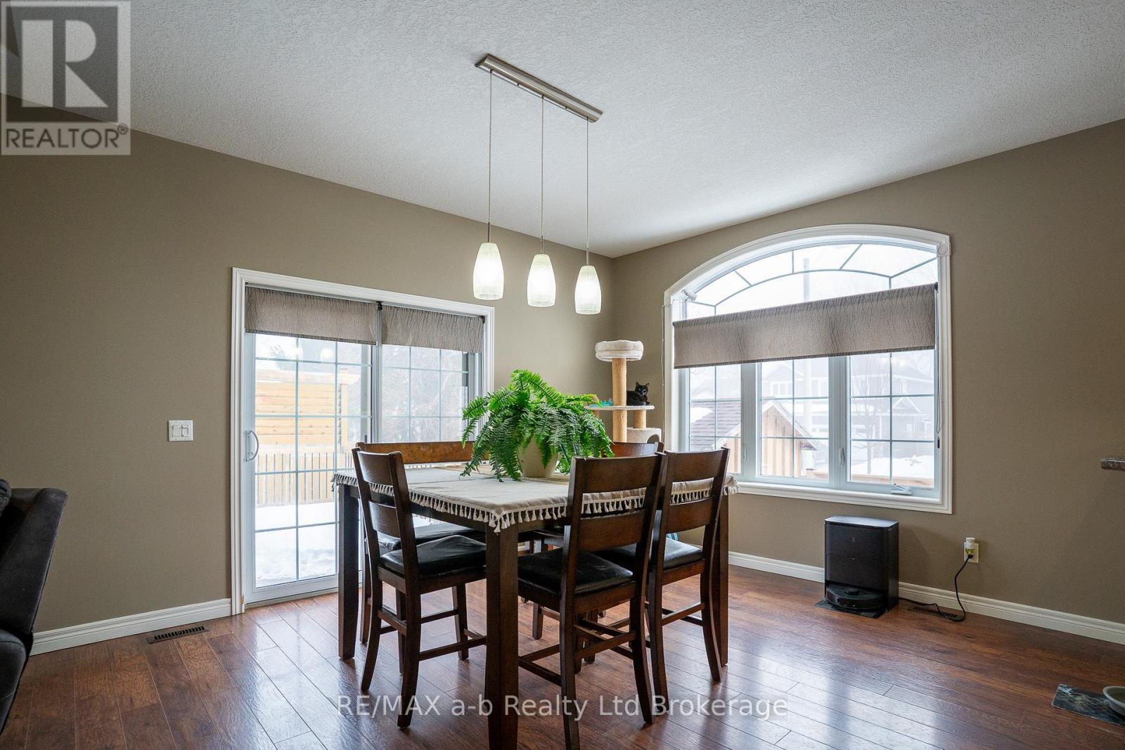 7 Irving Drive, Norwich (Norwich Town), Ontario  N0J 1P0 - Photo 4 - X12835670