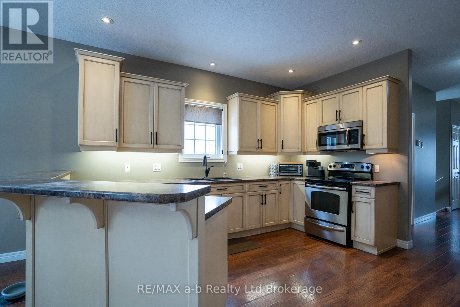 7 Irving Drive, Norwich (Norwich Town), Ontario  N0J 1P0 - Photo 5 - X12835670