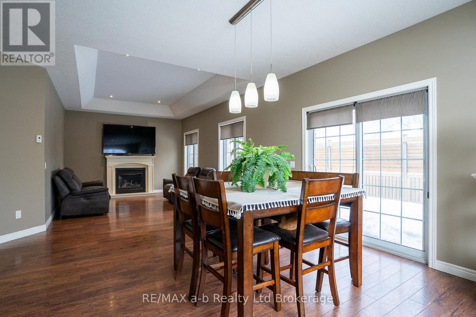 7 Irving Drive, Norwich (Norwich Town), Ontario  N0J 1P0 - Photo 6 - X12835670