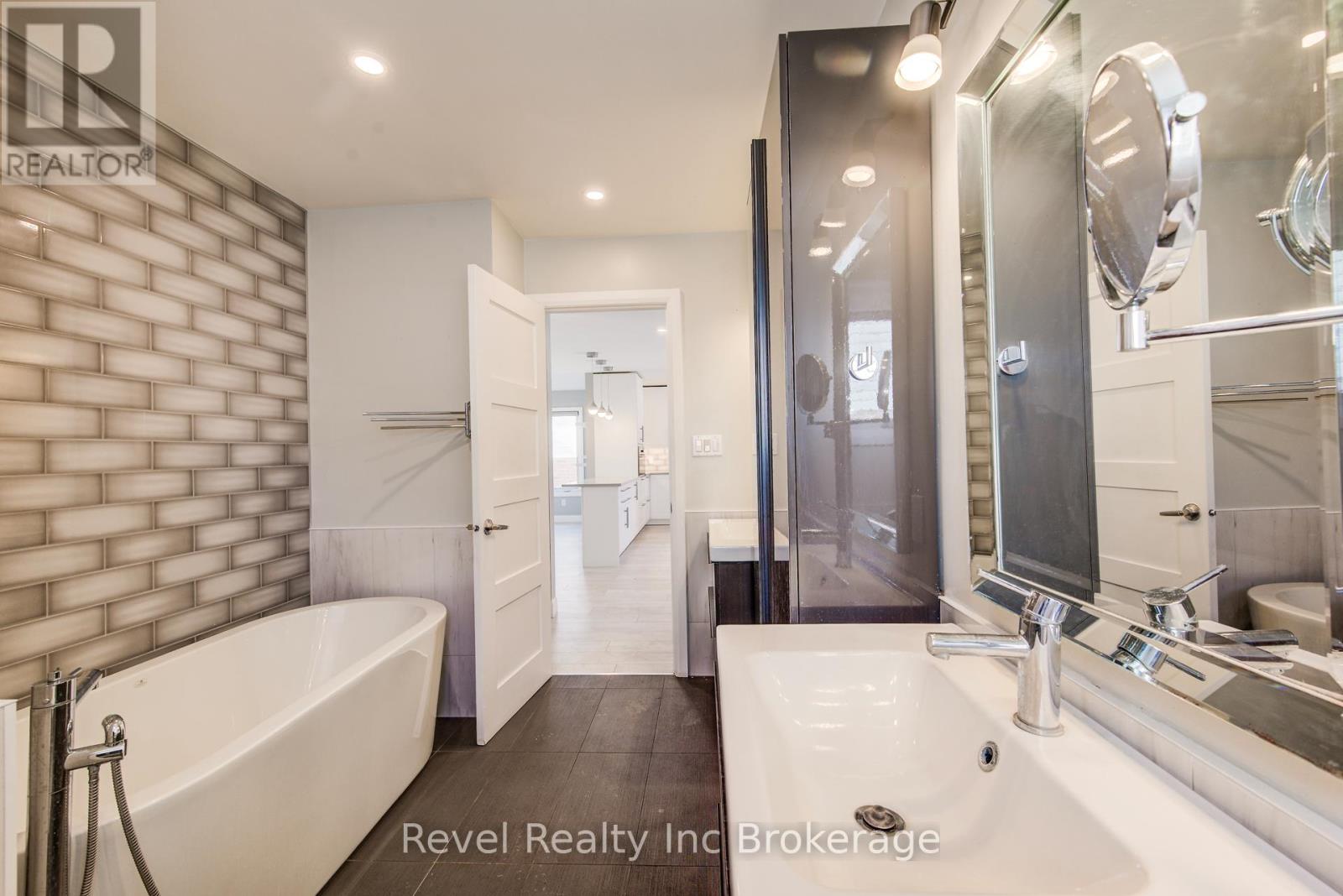 69 Neutral Avenue, Woodstock (Woodstock - North), Ontario  N4T 1S7 - Photo 24 - X12837252