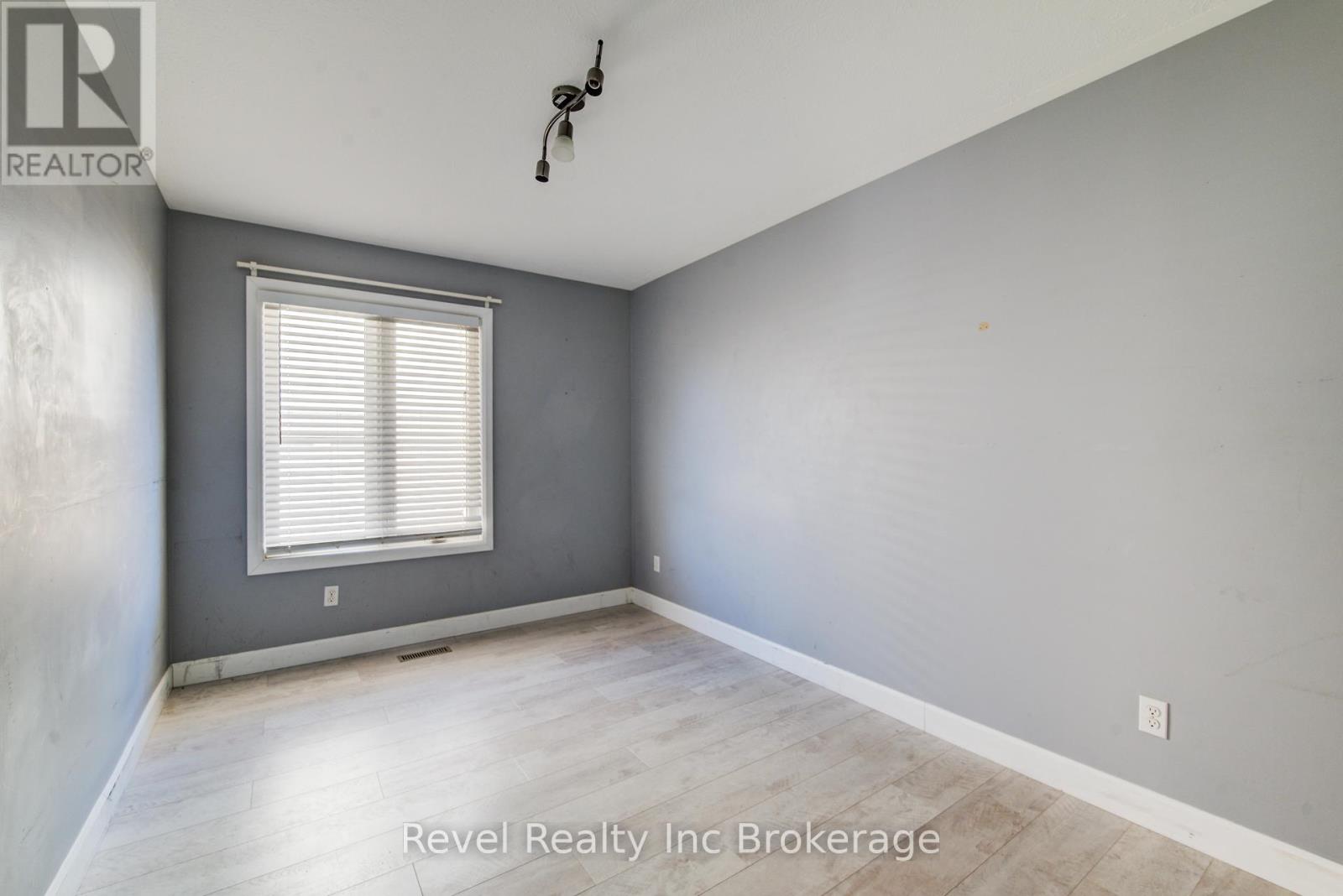 69 Neutral Avenue, Woodstock (Woodstock - North), Ontario  N4T 1S7 - Photo 27 - X12837252