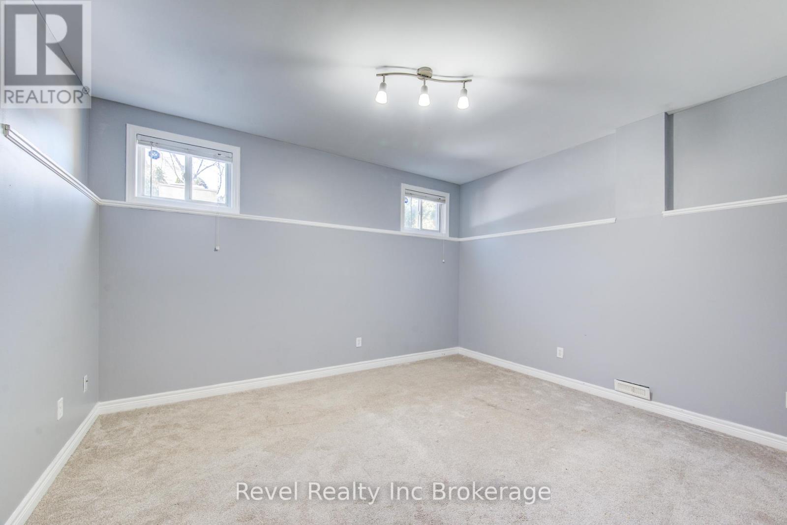 69 Neutral Avenue, Woodstock (Woodstock - North), Ontario  N4T 1S7 - Photo 37 - X12837252