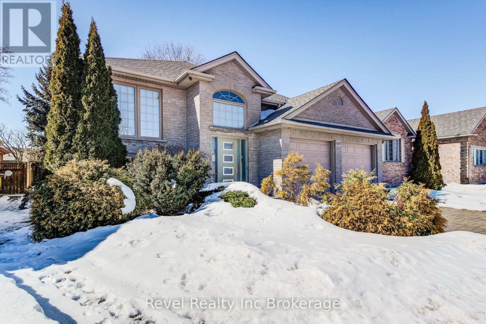 69 Neutral Avenue, Woodstock (Woodstock - North), Ontario  N4T 1S7 - Photo 4 - X12837252