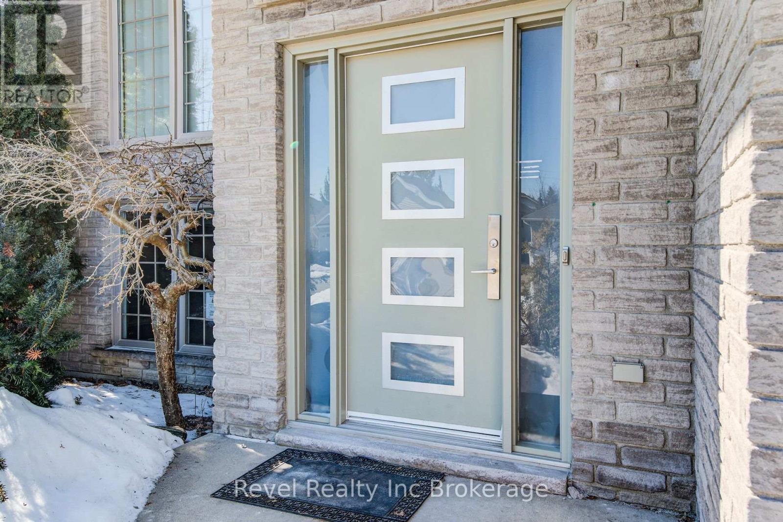 69 Neutral Avenue, Woodstock (Woodstock - North), Ontario  N4T 1S7 - Photo 6 - X12837252