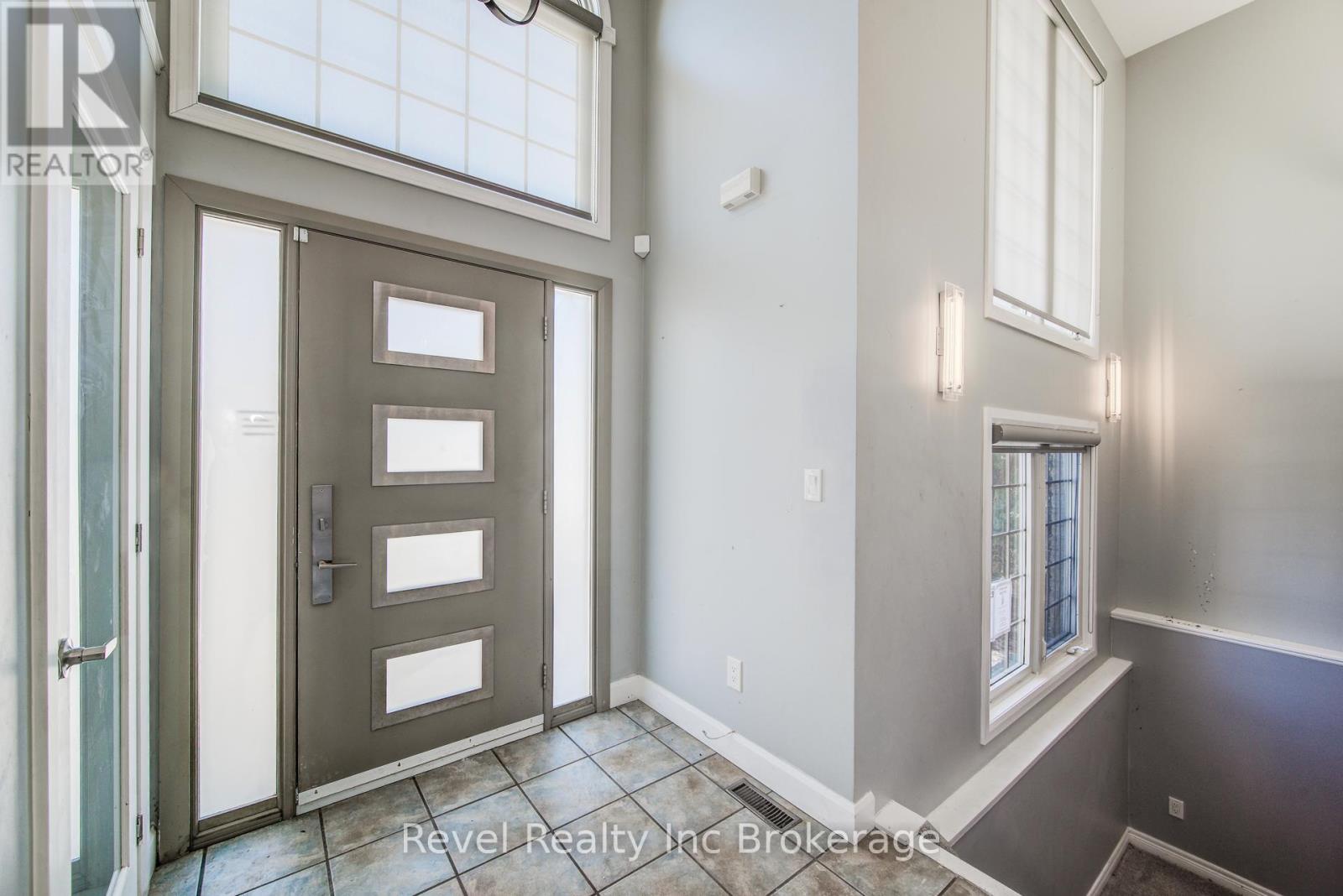 69 Neutral Avenue, Woodstock (Woodstock - North), Ontario  N4T 1S7 - Photo 7 - X12837252