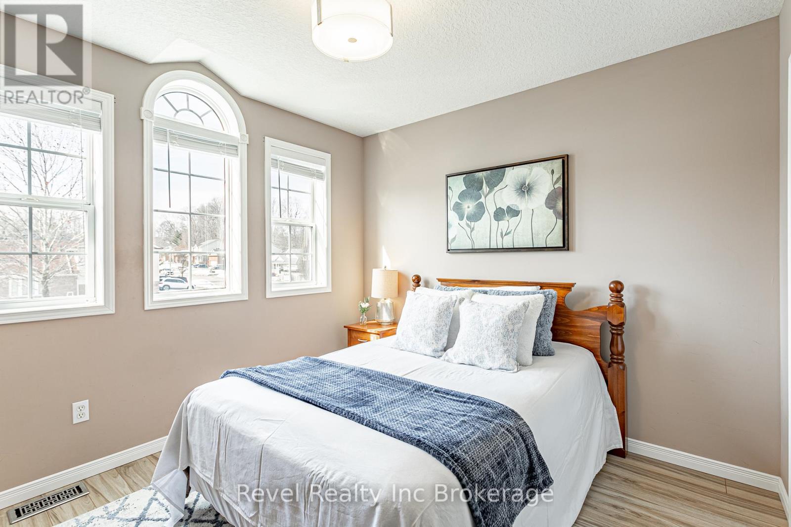 557 Sales Drive, Woodstock (Woodstock - South), Ontario  N4S 9A1 - Photo 12 - X12839428