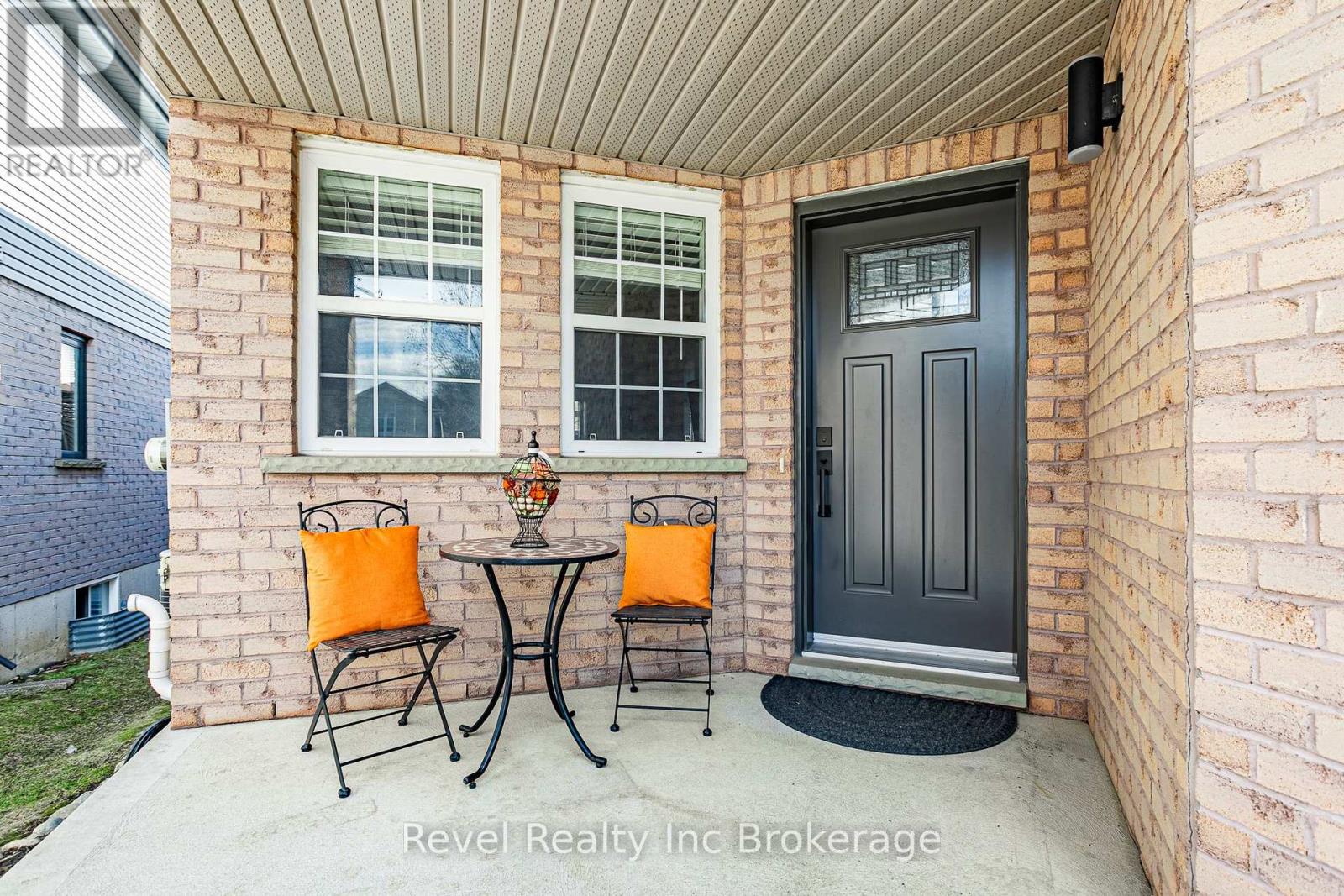 557 Sales Drive, Woodstock (Woodstock - South), Ontario  N4S 9A1 - Photo 2 - X12839428