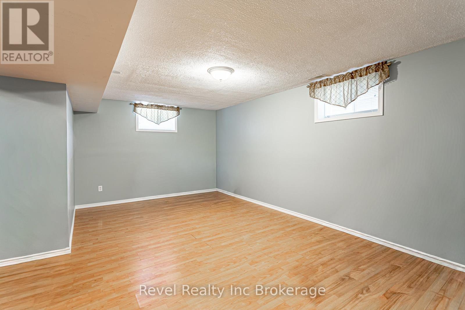 557 Sales Drive, Woodstock (Woodstock - South), Ontario  N4S 9A1 - Photo 20 - X12839428