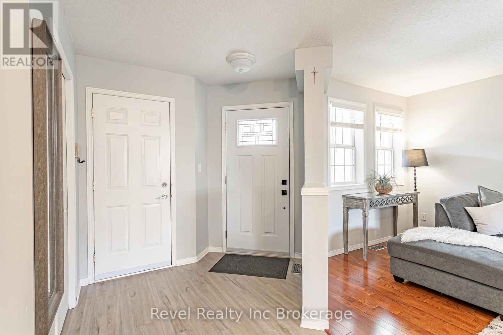 557 Sales Drive, Woodstock (Woodstock - South), Ontario  N4S 9A1 - Photo 3 - X12839428