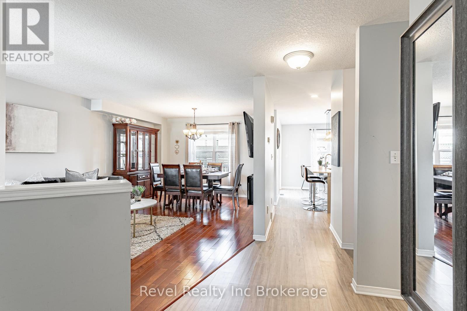 557 Sales Drive, Woodstock (Woodstock - South), Ontario  N4S 9A1 - Photo 4 - X12839428