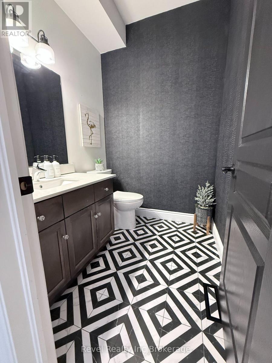 336 Munnoch Boulevard, Woodstock (Woodstock - North), Ontario  N4T 0H6 - Photo 14 - X12840592